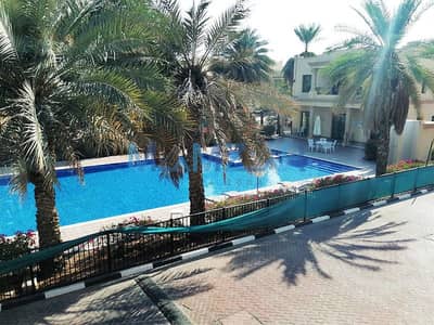 Shared swimming pool Private garden | security