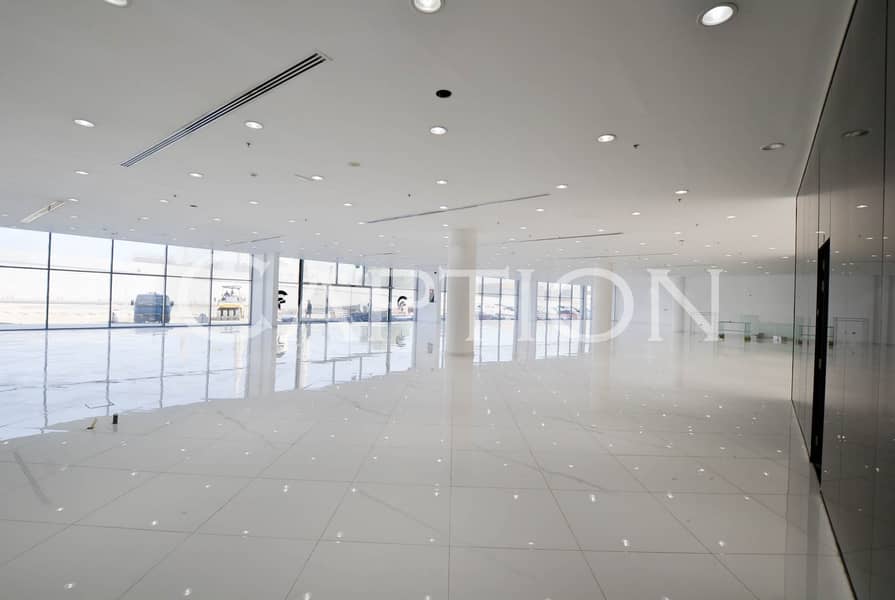 Prime Showroom on Sheikh Zayed road. Ready and fitted. Reasonable rent. Ample Parking. Ideal for CARS showroom Prime Showroom on Sheikh Zayed road. Ready and fitted. Reasonable rent. Ample Parking. Ideal for CARS showroom
