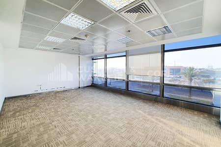 Office for Rent in Mussafah, Abu Dhabi - Spacious | Fitted Office | Corner Unit