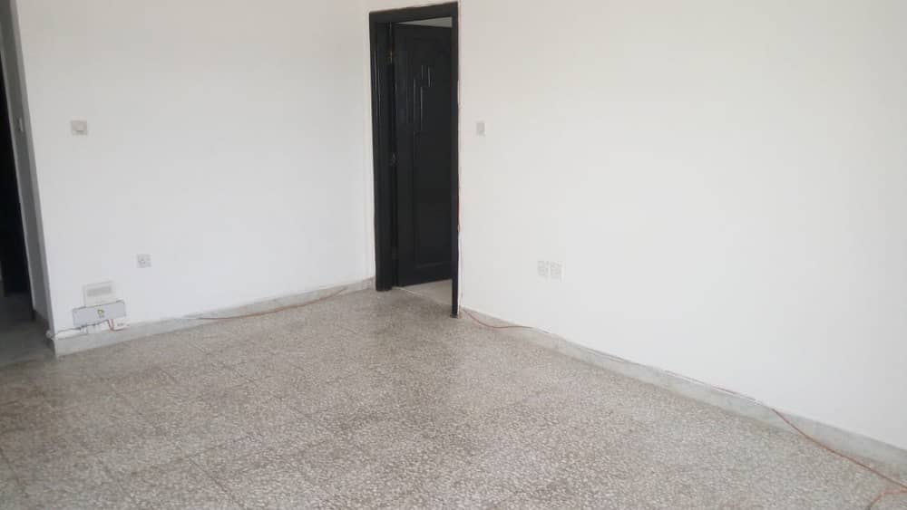 1BHK 1 BATHROOM HUGE KITCHEN  CENTRAL A.C CENTRAL GAS , 24 HOURS EASY PARKING IN AL NAHYAN