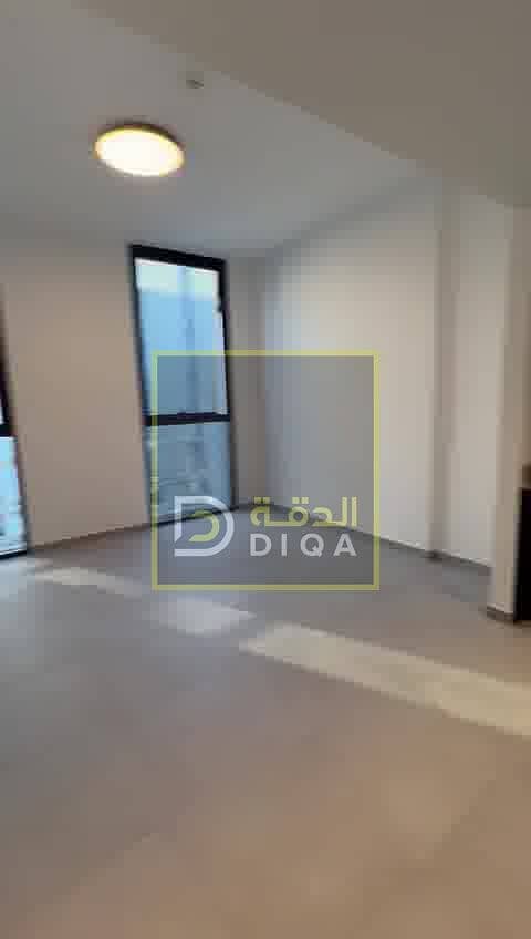 3 ezgif-frame-036. jpg