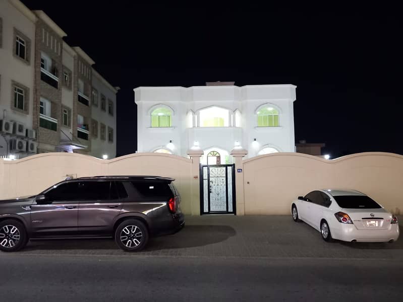 Villa for rent in Ajman, Al Rawda area, 6 rooms, a sitting room and a hall