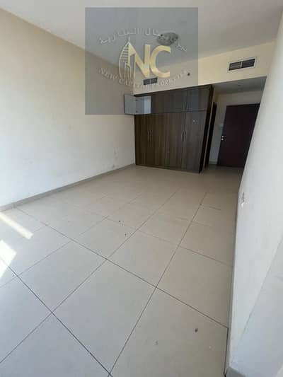The most beautiful room and hall in Al Jurf, next to Ajman City Center, close to all services, a very spacious area, 2 bathrooms, a balcony, and you s