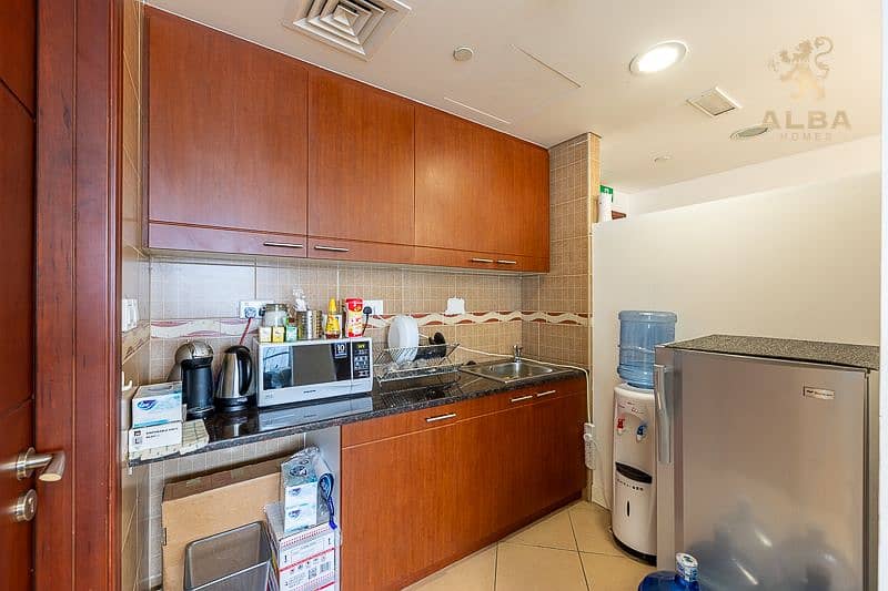 11 SEMI FITTED OFFICE WITH BATHROOM JUMEIRAH LAKE TOWERS JLT (11). jpg