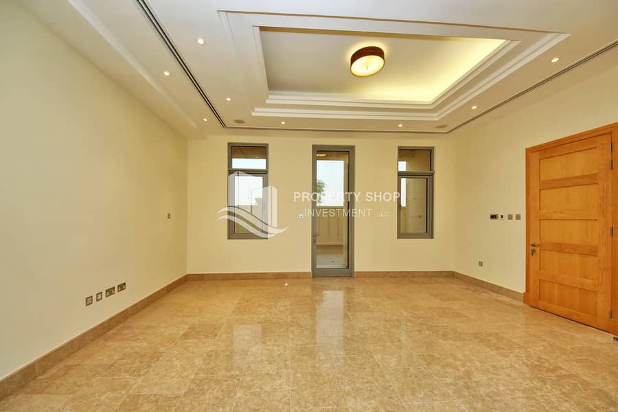 2 5-bedroom-executive-villa-abu-dhabi-saadiyat-beach-contemporary-dining-area-1 (1). JPG