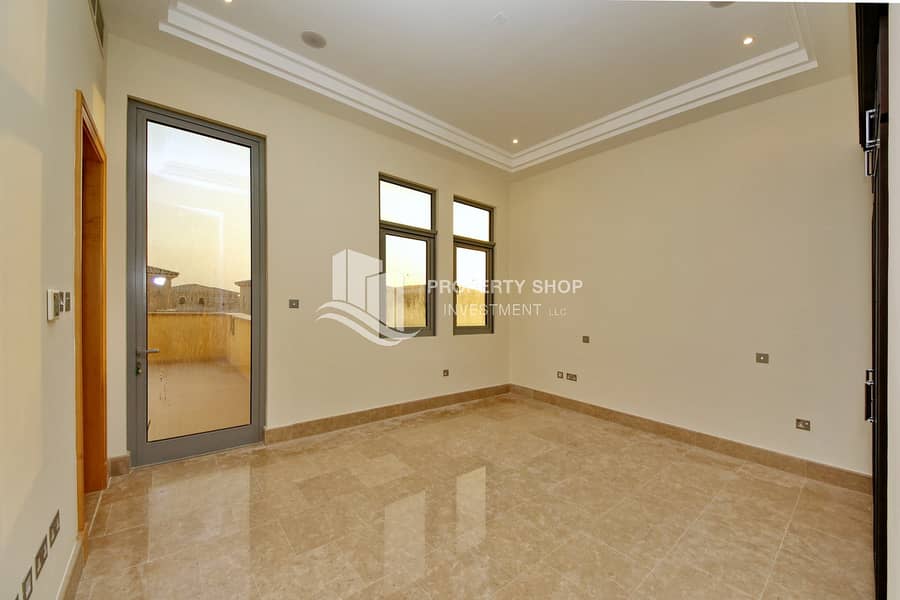 3 5-bedroom-executive-villa-abu-dhabi-saadiyat-beach-contemporary-bedroom-4. JPG