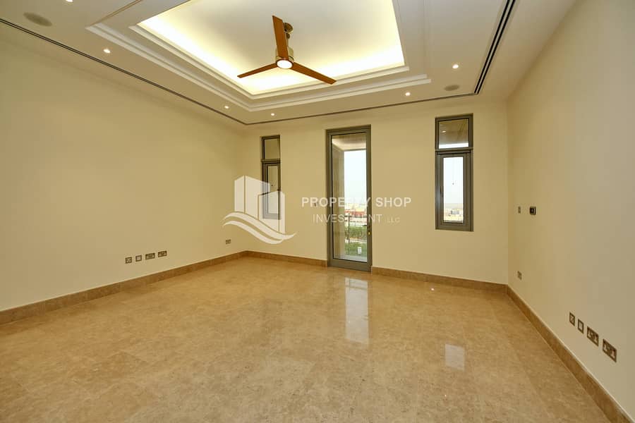 4 5-bedroom-executive-villa-abu-dhabi-saadiyat-beach-contemporary-bedroom-3. JPG