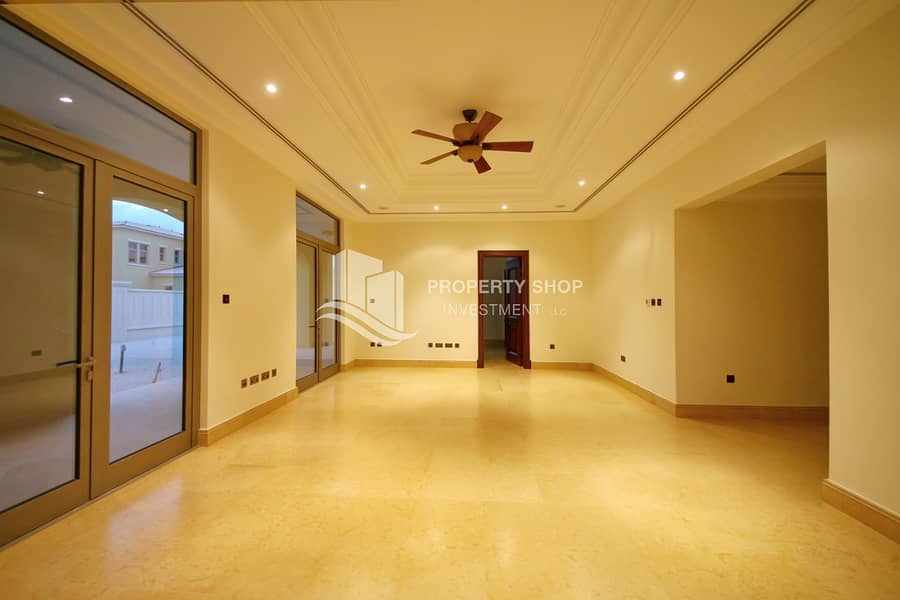 7 5-bedroom-executive-villa-abu-dhabi-saadiyat-beach-mediterranean-family-room. JPG