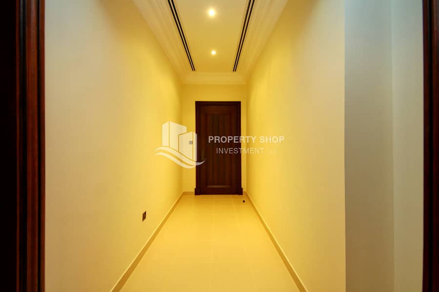 8 5-bedroom-executive-villa-abu-dhabi-saadiyat-beach-mediterranean-garage-entrance. JPG
