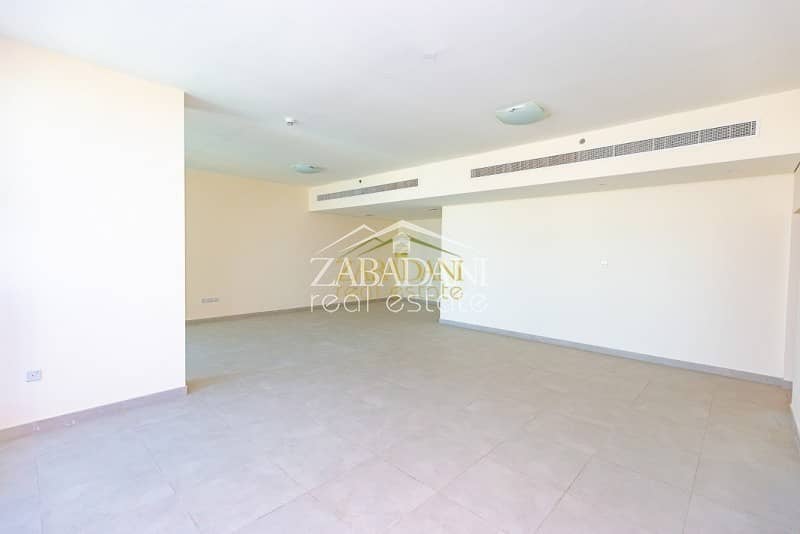 Upgraded Duplex In Marina Arcade With Palm View