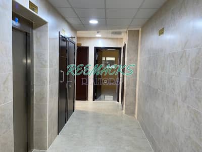 1 Bedroom Apartment for Rent in Al Bataeh, Sharjah - 1 B/R HALL FLAT WITH SPLIT DUCTED A/C AVAILABLE IN AL BATAEH AREA NEAR TO SHARJAH  CHARITY INTERNATIONAL.