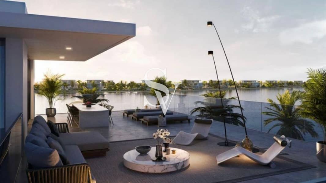 Contemporary Villa on Lagoon | Large Plot