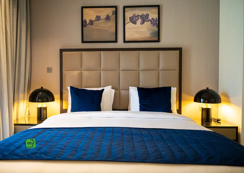 Stunning High-Floor 1BR | Burj Khalifa View | Pool & Gym