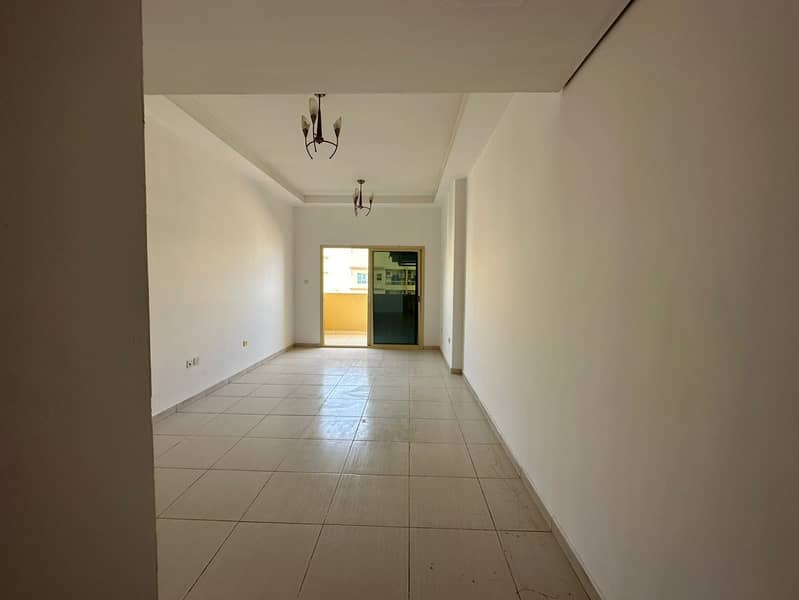 شقة في برج لافندر،مدينة الإمارات‬ 1 غرفة 190000 درهم - 7596040