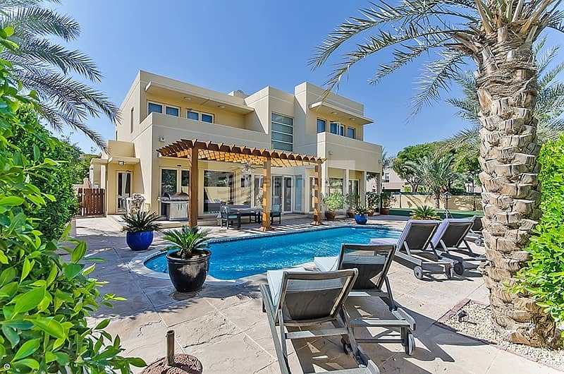 Corner Plot with Private Swimming Pool Corner Plot with Private Swimming Pool