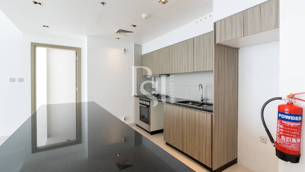 10 meera-tower-shams-abu-dhabi-al-reem-island-kitchen (1). jpg