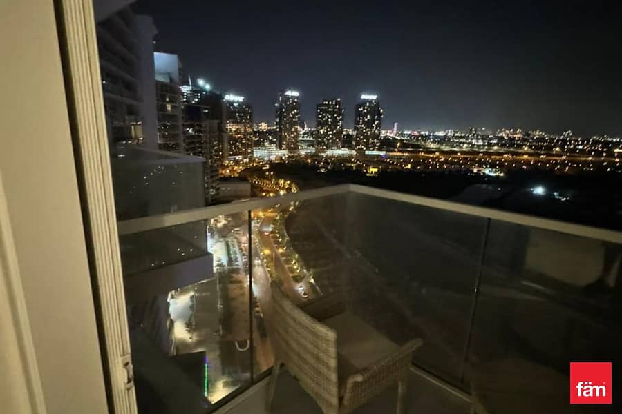 Luxurious modern fully furnished studio Park view