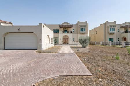Close to the Club | Vacant | Master View Close to the Club | Vacant | Master View