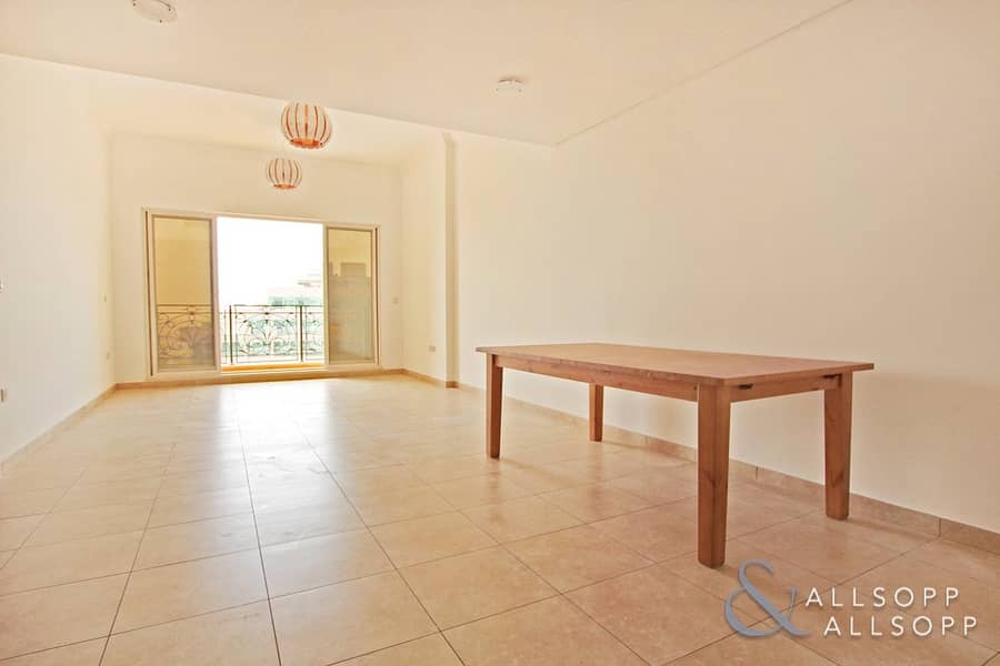 Middle Floor Canal View | Vacant | 2 Bed