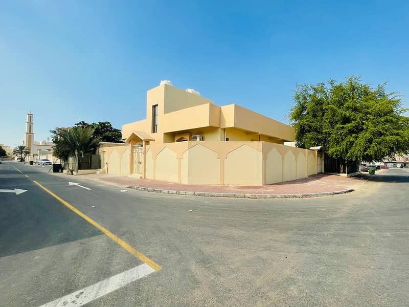 Villa for rent in Ajman, Al Rawda area, corner of Asphalt Street