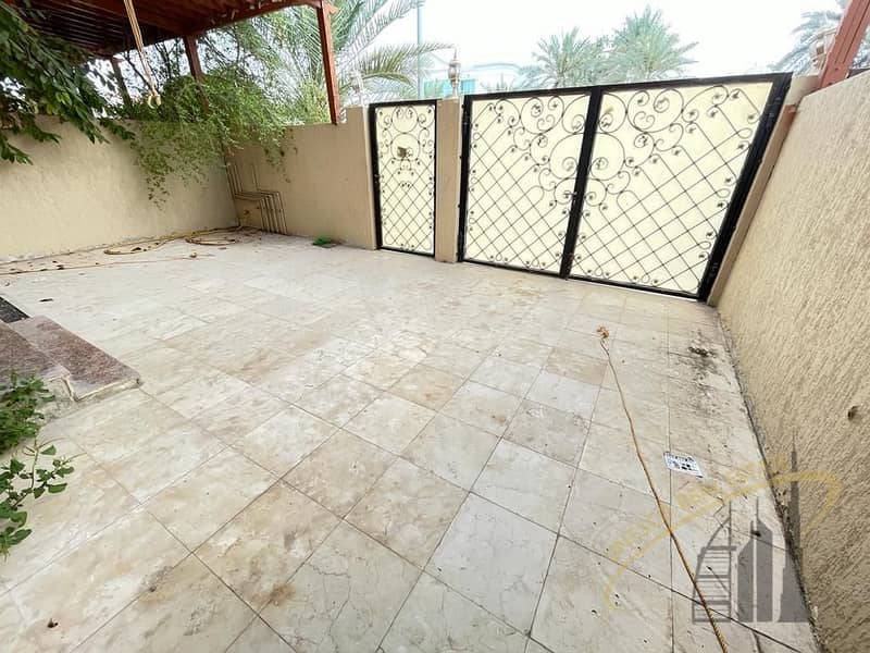 Exquisite 4-Bedroom Villa with Maid's Room in Mirdif: Exquisite 4-Bedroom Villa with Maid's Room in Mirdif: