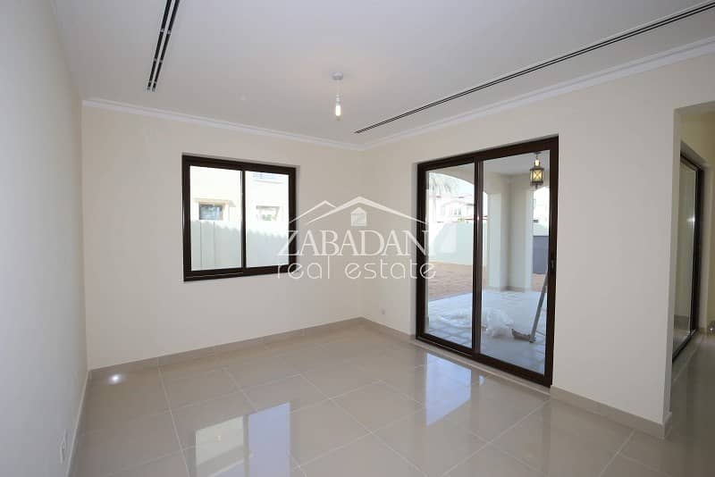 5 Bedroom Brand New Villa Near Pool Park And Entrance