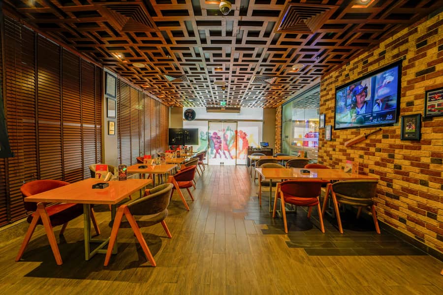8 Exit Sports Bar (7). jpg