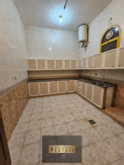 فلیٹ 1 غرفة نوم للايجار في بني ياس، أبوظبي - 349114a4-d7c0-4478-98e8-32b6c0e9d61e. jpeg