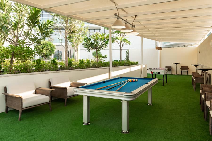 13 RadissonHillsPool-By-NeilCorder-3447-min. jpg