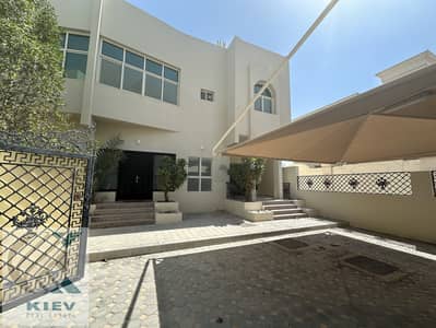 فیلا 5 غرف نوم للايجار في مدينة خليفة، أبوظبي - well maintained  - semi private - yard - deluxe