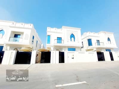 Villa with central air conditioning, ground floor, first floor and roof, personal finishing, Arabic design, lively location