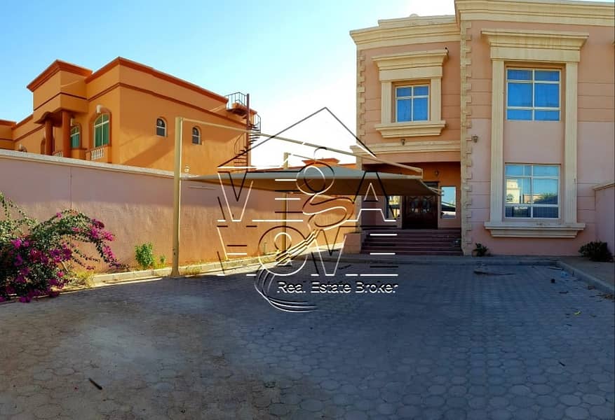 Spacious 6 Bed Villa with Private Entr and Back Yard