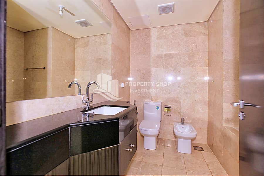 9 1-bedroom-apartment-al-reem-island-marina-square-ocean-terrace-bathroom. JPG
