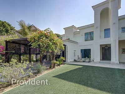 New Listing | Upgraded Villa | Lake View