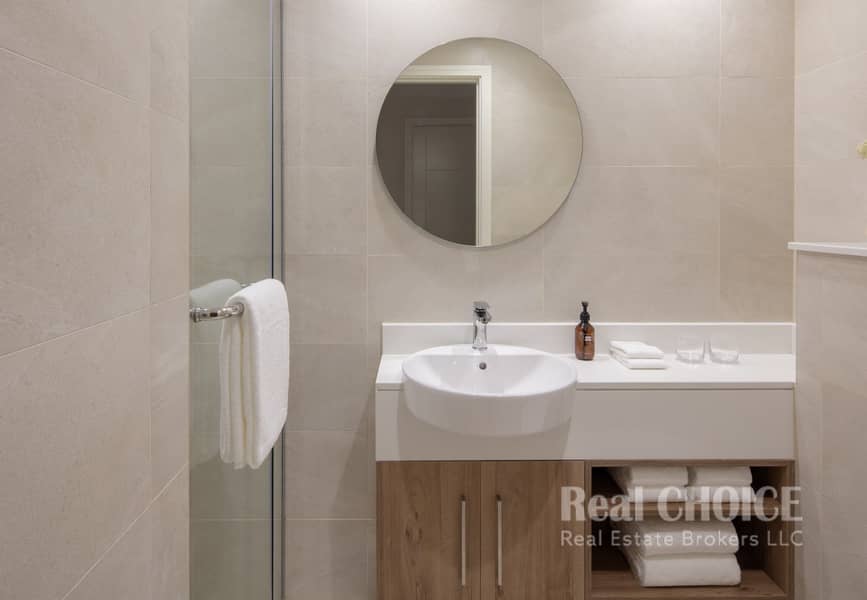 8 Studio Bathroom - Dubai Financial Centre. jpg