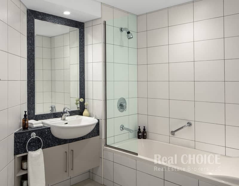 6 1BR - Bathroom - Dubai Financial Centre. jpg