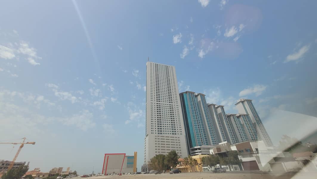 2 BHK FOR SALE CORNICHE TOWER Empty Apartment 550,000/-