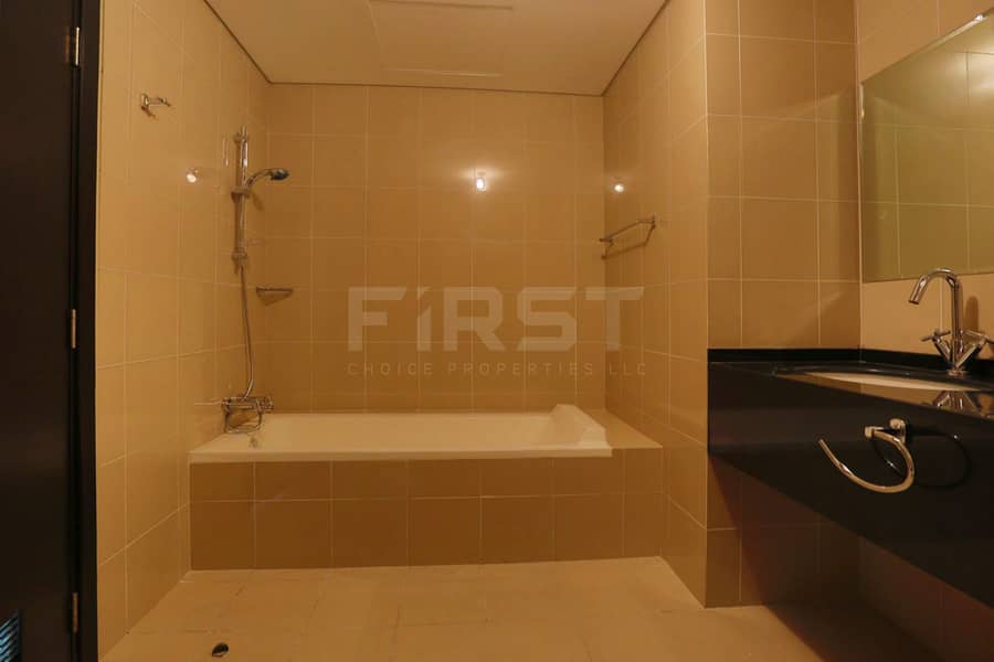10 Internal Photo of 2 Bedroom Apartment in Rak Tower Marina Square Al Reem Island Abu Dhabi UAE (10). jpg