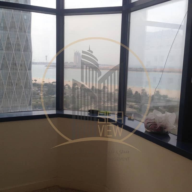 Urgent price adjustment 4 Bedroom apartment and lounge on Abu Dhabi Corniche with a balcony