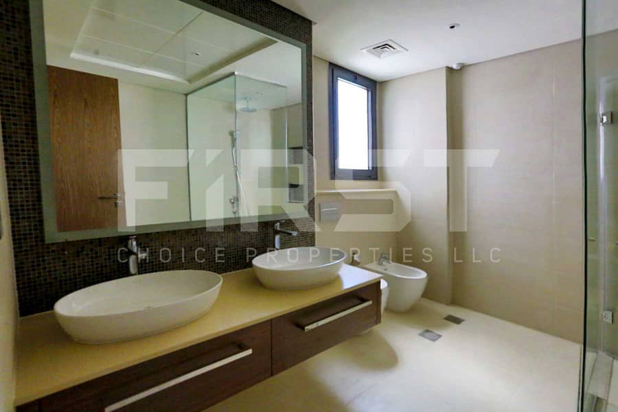 29 Internal Photo of 4 Bedroom Villa in West Yas Yas Island Abu Dhabi U. A (4). jpg