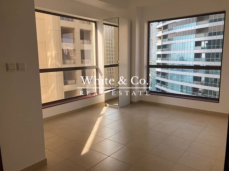 Spacious 1Bed | Great Location | Sea View Spacious 1Bed | Great Location | Sea View