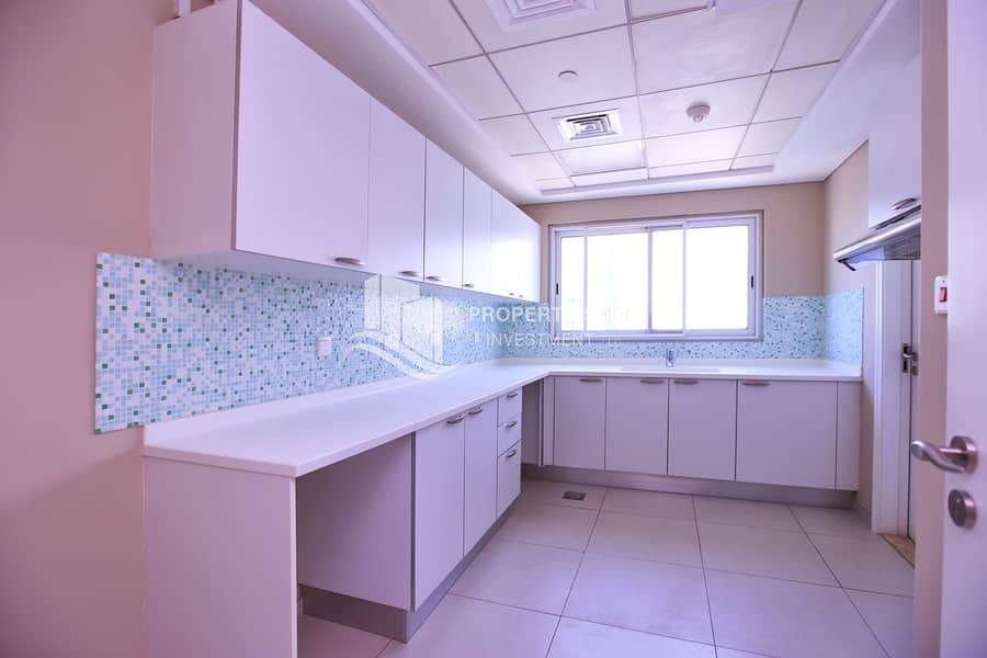 2 3-bedroom-apartment-al-reem-island-Shams-abu-dhabi-amaya-tower-kitchen. JPG