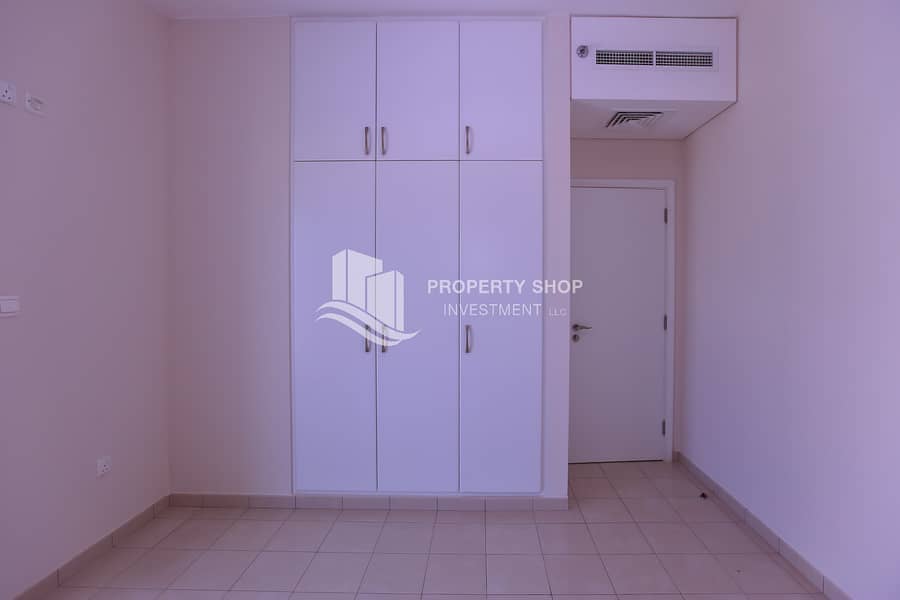 8 3-bedroom-apartment-al-reem-island-Shams-abu-dhabi-amaya-tower-cabinet. JPG