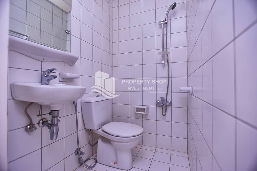 13 3-bedroom-apartment-al-reem-island-Shams-abu-dhabi-amaya-tower-maids-bathroom. JPG