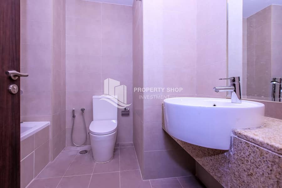 14 1-bedroom-apartment-al-reem-island-city-of-lights-sigma-tower-2-bathroom. JPG