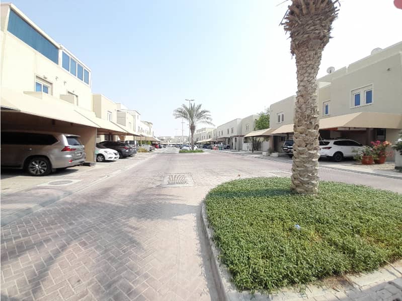 Vacant | Corner | Single Row | Well Maintained Vacant | Corner | Single Row | Well Maintained