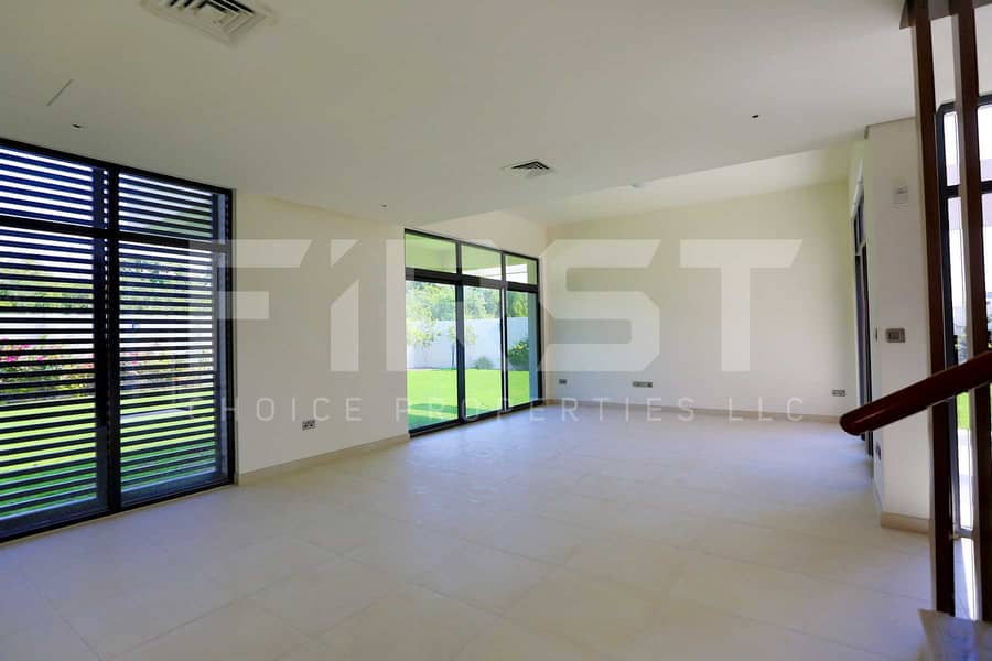 2 Internal Photo of 5 Bedroom Villa in West Yas Yas Island Abu Dhabi UAE (2). jpg