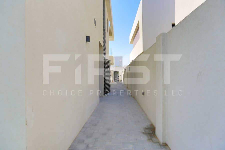 37 Internal Photo of 5 Bedroom Villa in West Yas Yas Island Abu Dhabi UAE (1). jpg
