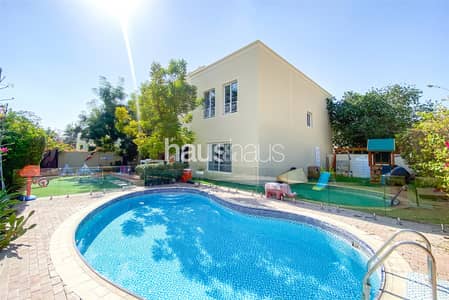 4 Bedroom Villa for Rent in The Meadows, Dubai - Private pool | Upgraded | Large Plot