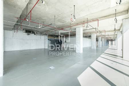 Office for Rent in Jumeirah Beach Residence (JBR), Dubai - Road View | Well Maintained Office Space